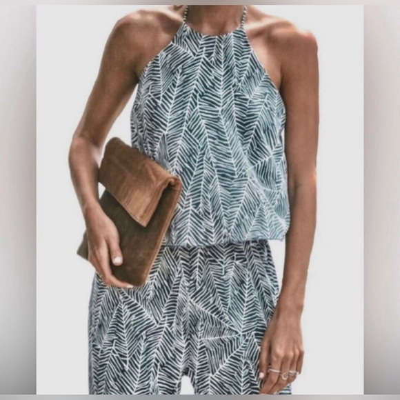 VICI “seeking shade” tropical leaf print pocketed halter jumpsuit w/overlay. L - Picture 6 of 15